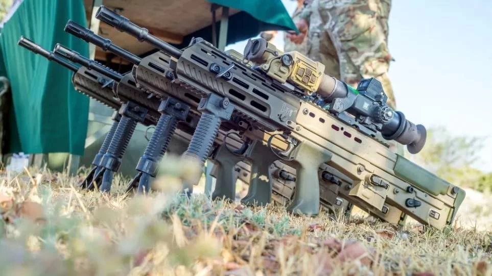 Νέος εξοπλισμός σε κοινή στρατιωτική εκπαίδευση της Εθνικής Φρουράς με Βρετανικές Δυνάμεις (εικόνες)